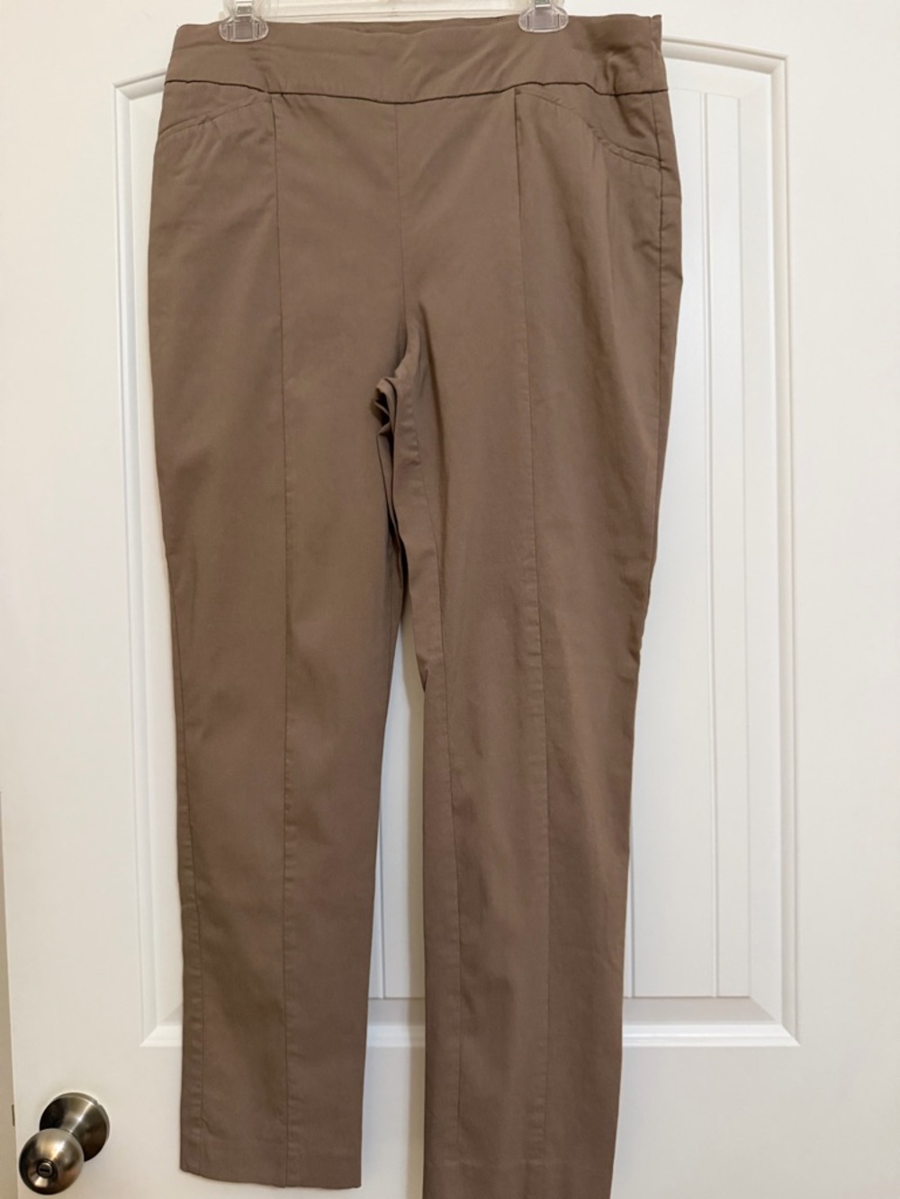 Chico's Fabulously Slimming Straight-Leg Stretch Pants in Taupe Sz 2.5R (14R)